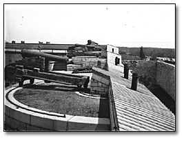 Photographie : Cannons at Fort Henry, Kingston, [vers 1910]