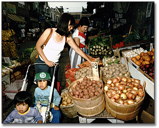 Photographie : Farm produce, Kensington Market, Toronto, 19 juillet 1986