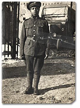 Photographie : Milton Adams, soldat en Angleterre 1915 [Davis Adams]