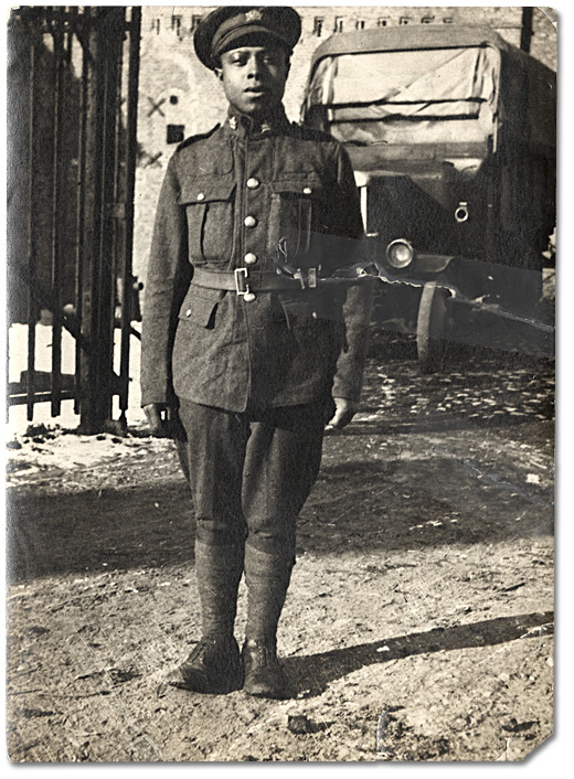 Photographie : Milton Adams, soldat en Angleterre 1915 [Davis Adams]
