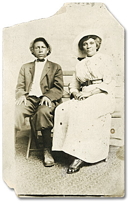 Photographie : Femme inconnue et son fils, [vers 1900]