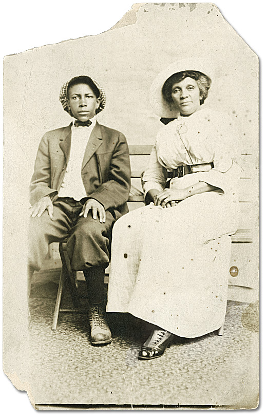Photographie : Femme inconnue et son fils, [vers 1900]