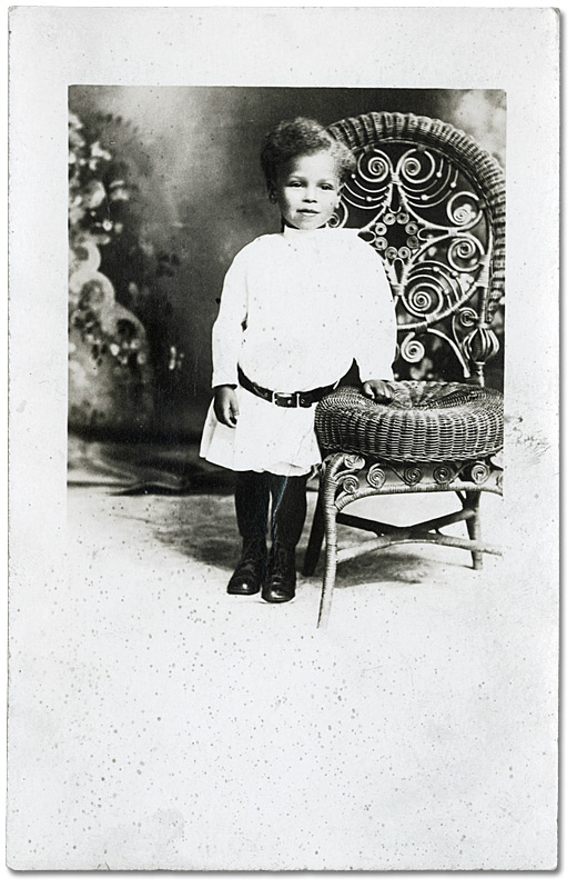 Photographie : Leroy Jones à l’âge de 2 ans et 8 mois, Beaverton, Ontario, 1915