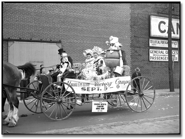 Photo: Aluminum Victory Campaign, 1941 [carriage in parade]