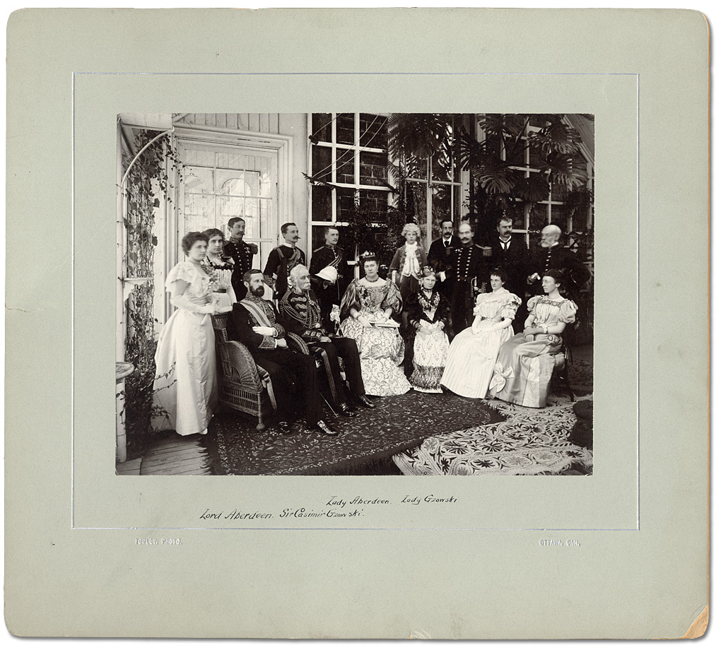 Photographie : Sir Casimir et Lady Gzowski avec Lord et Lady Aberdeen et un groupe, de Topley, 1897