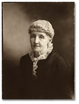 Photographie : [Photo d'une femme que l’on croit être Phoebe Gregg], [189-?]