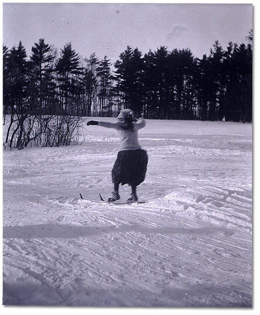 Photo: Woman skiing, [ca. 1910]
