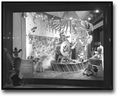 Photographie : Vitrine du Royaume des jouets du Père Noël, 15 novembre 1951