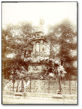 Photographie : Fenian Monument, Queen's Park, Toronto, [vers 1890]
