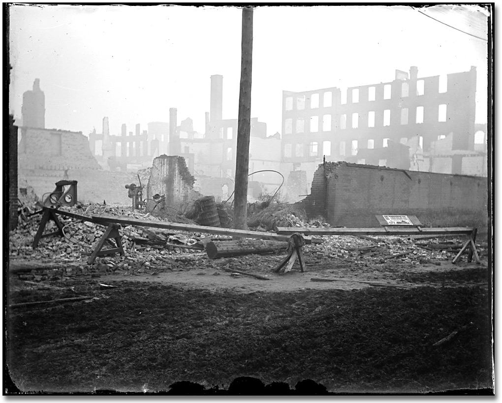 Photographie : Aftermath of the Toronto (?) Fire, [1904]