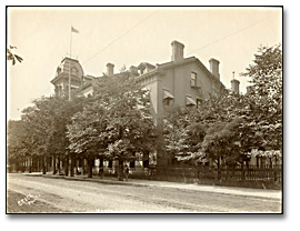 Photo: Queen's Hotel, Front St., Toronto, [ca. 1890]