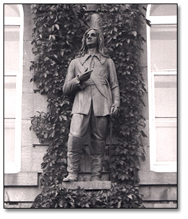 Photo: Boucher monument, Quebec, 1923