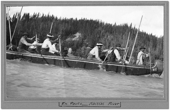 Photographie : En-Route – Abitibi River [vers 1905]