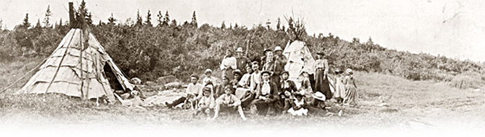 Photographie : Ouvriers du chemin de fer et Autochtones [vers 1915] - bannière