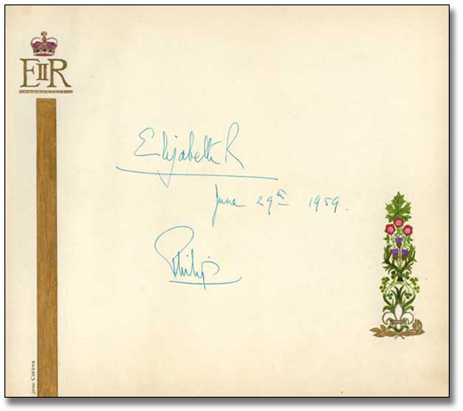 Page du livre d'honneur de John Robarts, avec la signature de membres de la famille royale