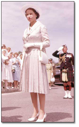 Photo: Queen Elizabeth II outside Sunnybrook Hospital in Toronto, 1959 (detail)