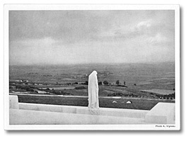 Carte postale: Weeping Woman Statue at the Vimy Memorial