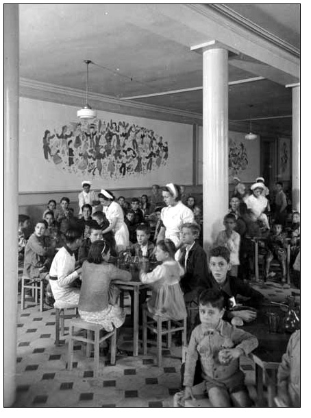 Photo: Dining hall with children evacuated during the Spanish Civil War, [between 1936-1939]