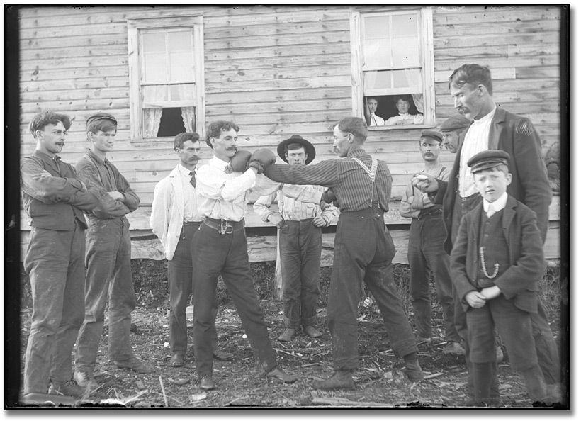 Photo: A boxing match, Fort Frances, Ontario, [ca. 1900] 
