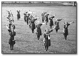 Photo: Picton Collegiate girls’ callisthenics class, [ca. 1910]