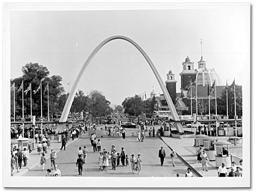 Photographie : Porte Dufferin, Exposition nationale canadienne, Toronto, [vers 1960]