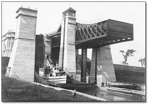 Photo: The Lift-lock at Peterborough, 1913