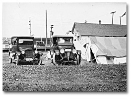 Photographie : Le premier camp de tourisme automobile de Toronto à la rivière Humber, Toronto, 1922