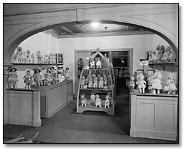 Photograph : Eaton's doll department in the 1930's