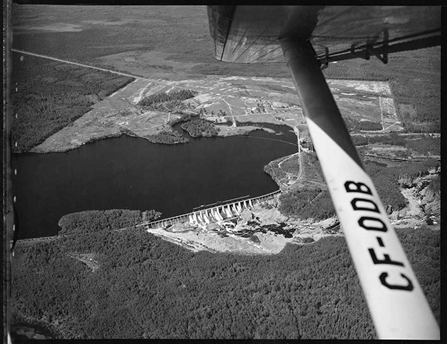 Barrage hydroélectrique des chutes Smoky, 1957