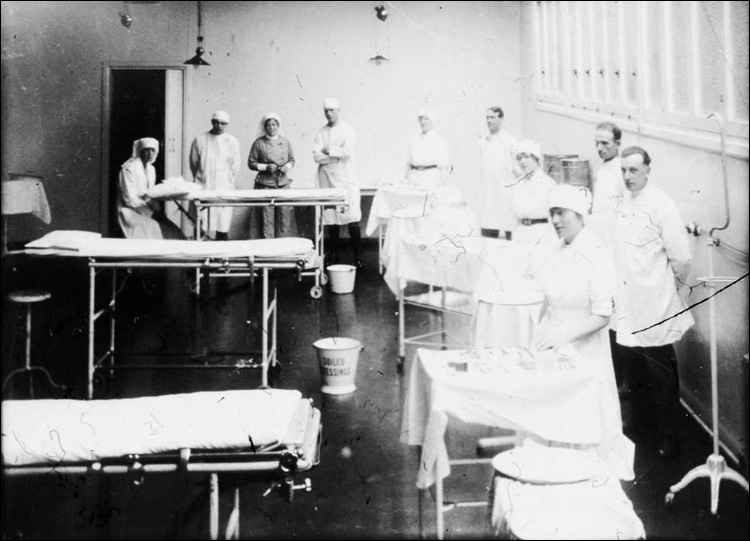 Hôpital de l’armée canadienne : Orpington, Kent : Salle d’opération, 1918