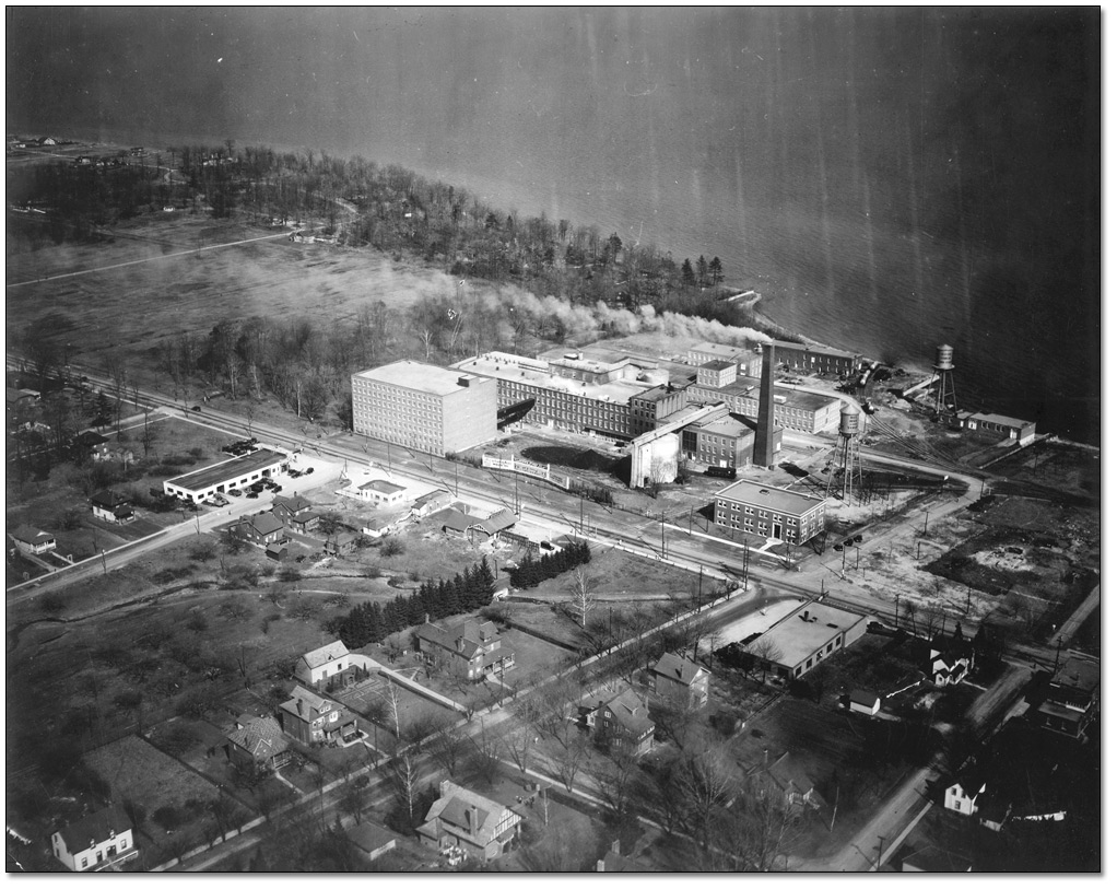 Photographie : View of Port Credit and area surrounding the plant, 1933