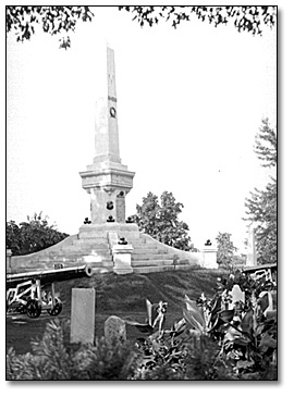 Photographie : Lundy's Lane monument, août 1925