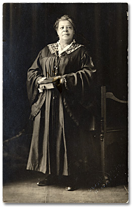 Photographie : La Révérende Mary Scott Lyons, [entre 1920 et 1940]