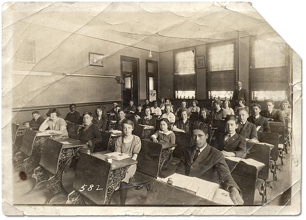 Photographie : Groupe d'élèves, comprenant Jesse Henderson, Wilfred Simpson et Florence Kirtty, [entre 1910 et 1930]