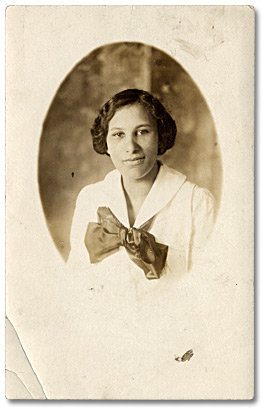 Photographie : Ethel Alexander, maîtresse d’école missionnaire anglicane au Honduras britannique, [entre 1920 et 1940]