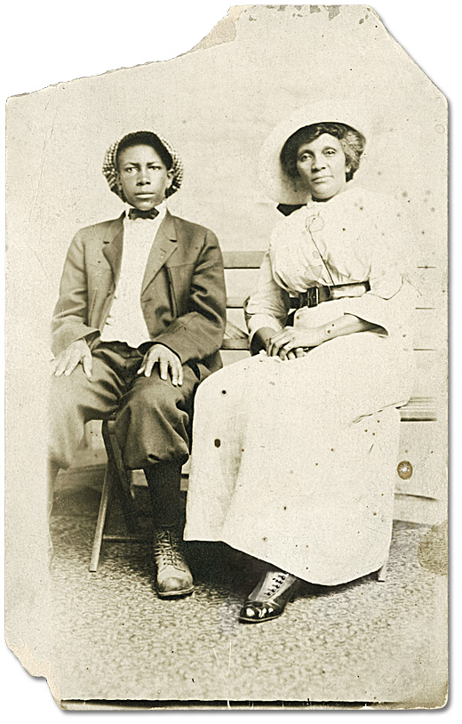 Photo: Unidentified woman and her son, [ca. 1900]