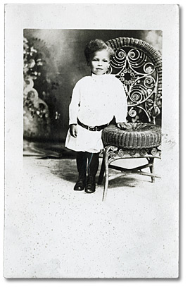 Photographie : Leroy Jones à l’âge de 2 ans et 8 mois, Beaverton, Ontario, 1915