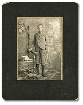 Photographie : Le jeune Chancellor Nall, d’Owen Sound, [vers 1900]