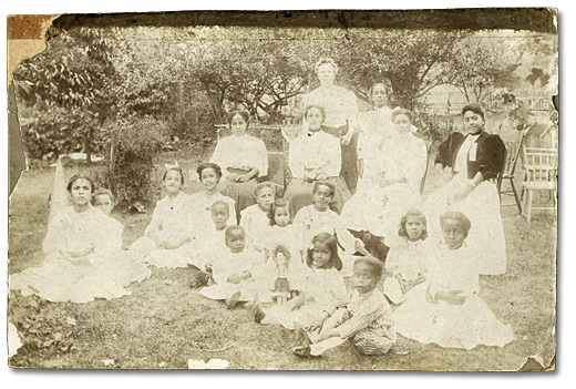 Photo: Baptist Sunday School group in Amherstburg, Ontario, [ca. 1910]