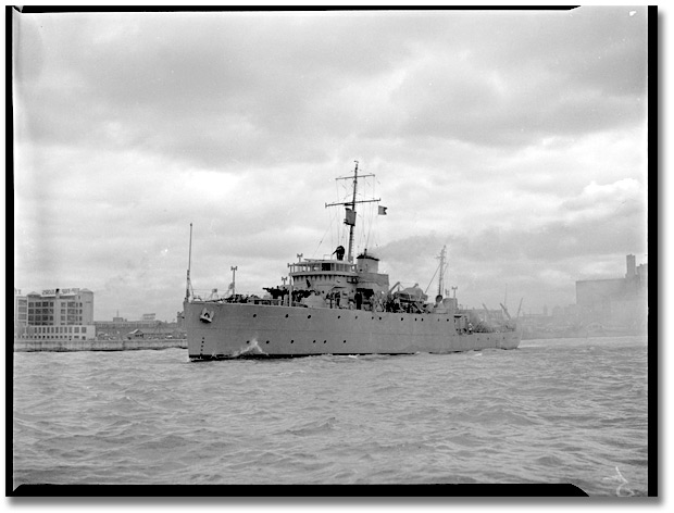 Photo: View of Minesweeper, HMS Qualicum, [ca. 1945]