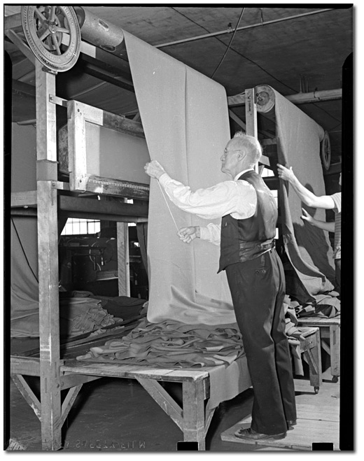 Photographie : Tip Top Tailor making uniforms