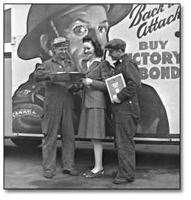 Photo: Woman talking to shipbuilding workers about Victory Bonds, Toronto, [ca. 1945]