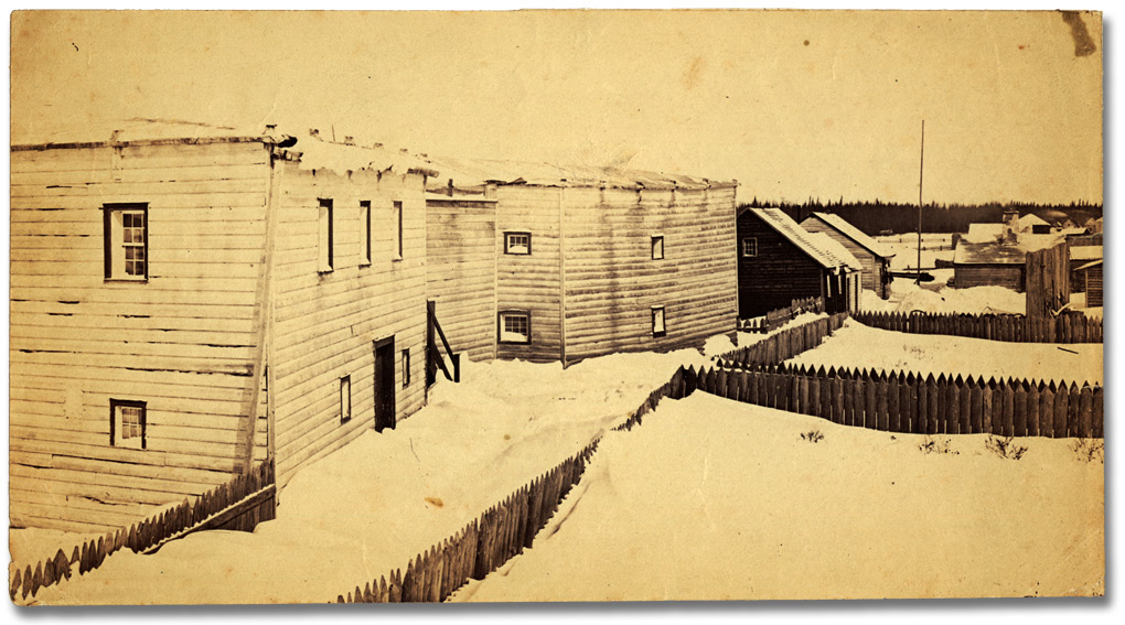 Photographie : Old Factory House in the winter in Moose Factory, [vers 1867] 