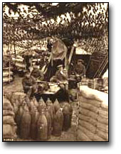 Photo: Men of the Canadian 9.2 having their midday meal, 1st Siege Battery, [ca. 1918]