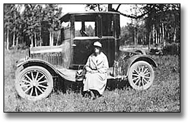 Photo: Public Health Nurse sitting on a car at South Gillies, Thunder Bay District, 1923