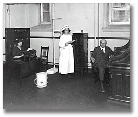 Photo: Staff at the Tuberculosis Clinic, Hamilton Department of Health, 1919 (detail)