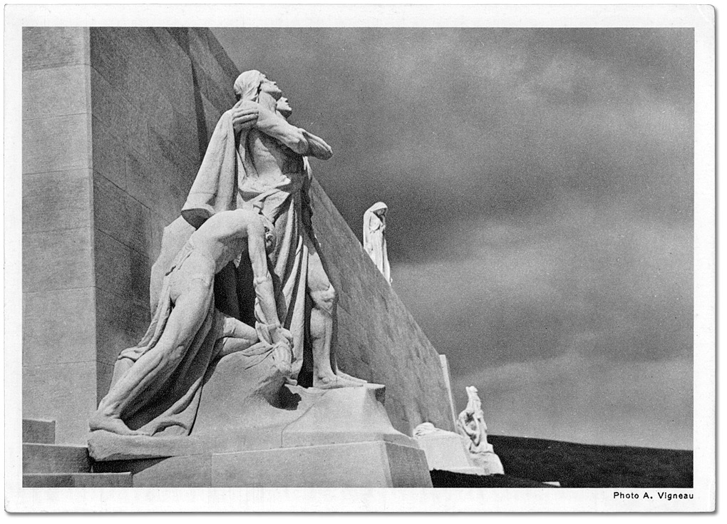 Carte postale : Statue du mémorial de Vimy