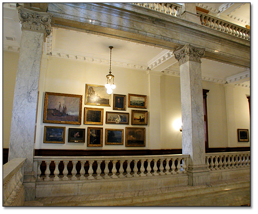 Photographie : Une vue contemporaine de l’Assemblée législative de l’Ontario, Queen's Park, Toronto, présentant une sélection d’œuvres d’art acquises par le gouvernement de l’Ontario auprès de l’Ontario Society of Artists, 1875 -1914.