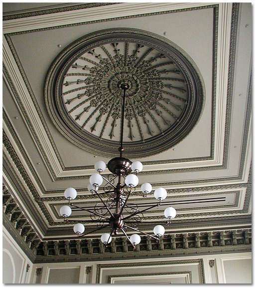 Photographie : Détail de la salle d’audience 4 (appelée anciennement Banc de la Reine), Osgoode Hall, 2006 - 2