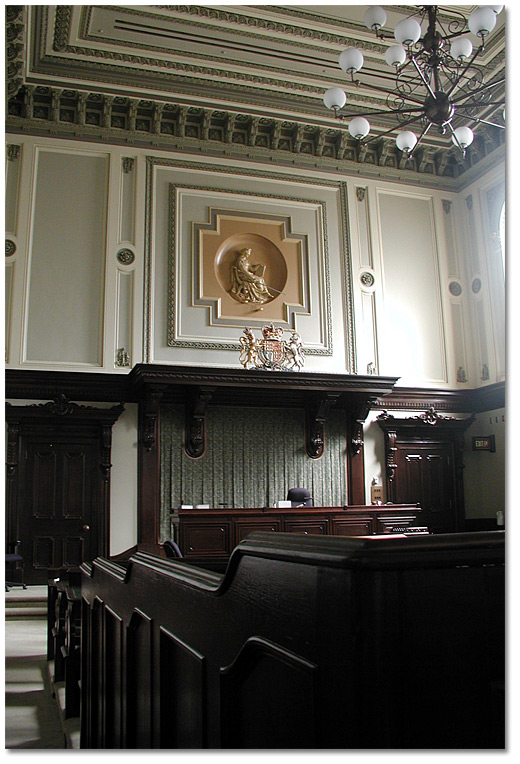 Photographie : Détail de la salle d’audience 4 (appelée anciennement salle du Banc de la Reine), Osgoode Hall, 2006 - 2